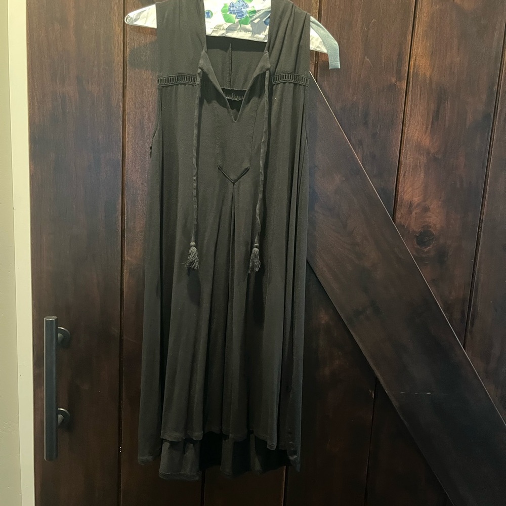 Tart Black Sleeveless Spaghetti Strap Sundress